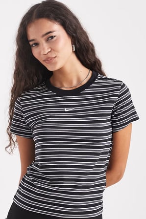 Nike Sportswear Chill Striped Slim Fit T-shirt Kadın Kısa Kesim Çizgili Tişört Siyah