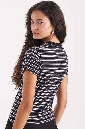 Nike Sportswear Chill Striped Slim Fit T-shirt Kadın Kısa Kesim Çizgili Tişört Siyah