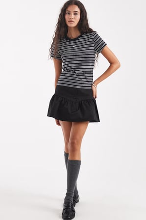 Nike Sportswear Chill Striped Slim Fit T-shirt Kadın Kısa Kesim Çizgili Tişört Siyah