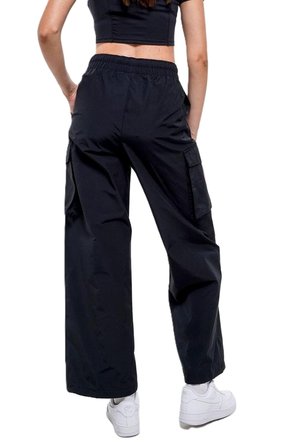 Nike Sportswear Everything Wovens Mid-Rase Cargo Pants.Kadın Dokuma Kargo Cepli Eşofman Altı Siyah