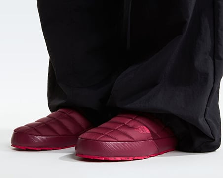 The North Face W THERMOBALL TRACTION MULE V Kadın Outdoor Terlik NF0A3V1HRGW1 Kırmızı
