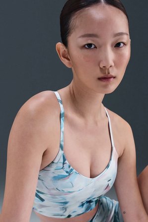 Nike Indy Women's Artist Collection Light-Support Padded Wrap Sports Bra Kadın Dolgulu Sargılı Spor Sütyen Yeşil