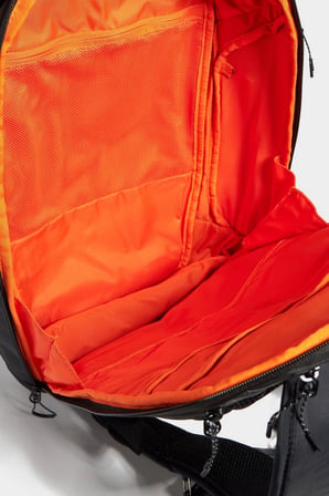 Nike Sportswear Commute Backpack 25L Sırt Destekli Çok Gözlü 25 litre Sırt Çantası Siyah