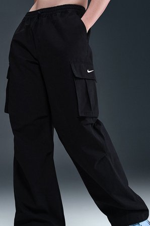 Nike NSW Street Woven Oversize  Cargo Pant.Bol Kesim Kargo Cepli Dokuma Kadın Eşofman Altı Siyah