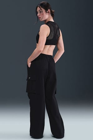 Nike NSW Street Woven Oversize  Cargo Pant.Bol Kesim Kargo Cepli Dokuma Kadın Eşofman Altı Siyah