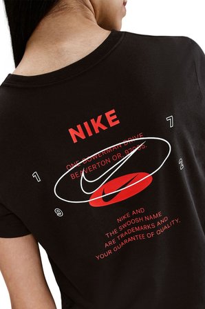 Nike Sportswear Classics Plus Womens Graphic T-Shirt Kadın Tişört Siyah