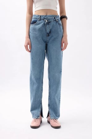 Asimetrik Bel Paça Yırtmaçlı Jean