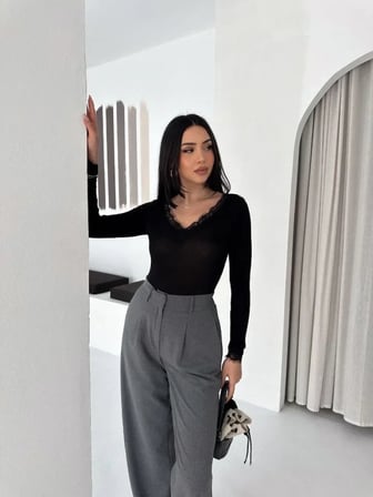Dantel Detaylı V Yaka Arkası V Yaka Kaşmir Dokulu Uzun Kollu Bluz - Vişne Çürüğü