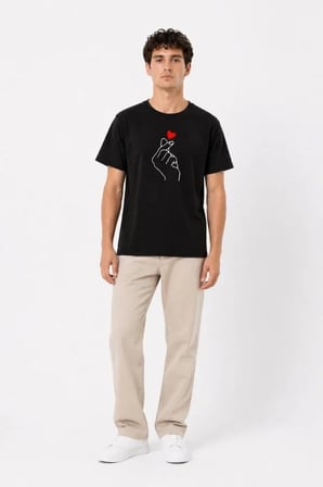 Erkek Kore Parmak Kalp Aşk Temalı Minimal Baskılı Tişört Yazlık Kısa Kol T-Shirt - Siyah