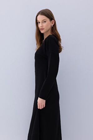 DeFacto Relax Fit Bisiklet Yaka Krep Uzun Kollu Maxi Siyah Elbise D7485AX24WNBK81