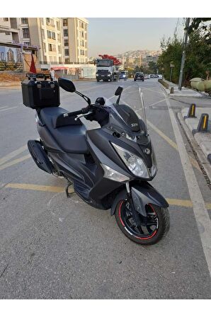 Sym Joymax 250 İ Ön cam 2013 2016 Model Yılı 54cm Şeffaf Renk 4mm Kısa Spor Cam Cam