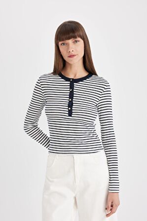 DeFacto Slim Fit Dar Kesim Bisiklet Yaka Çizgili Fitilli Kaşkorse Düğmeli Uzun Kollu Tişört D4271AX24AUNV245