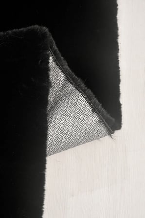 KOZEL Peluş Halı Siyah Yüksek Havlı Kaymaz Tabanlı Tüy Dökmez Ekstra Yumuşak Kabartmalı Polyester Halı