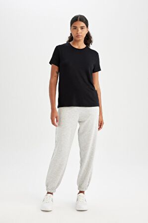DeFactoFit Standart Fit Bisiklet Yaka Sporcu Basic Düz Kısa Kollu Tişört D1904AX24HSBK81