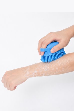 Pembe Yumuşak Silikon Duş Masaj Süngeri Jel Hazneli Banyo Kese Lifi Esnek Temizlik Aparatı