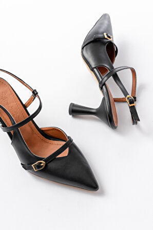 K-6722 Siyah Cilt Toka Detaylı Sivri Burun Kadın Ayakkabı 