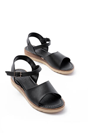 692-500 Siyah Ortopedik Taban Tokalı Kadın Sandalet  