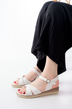 692-564 Beyaz Ortopedik Taban Çapraz Tokalı Kadın Sandalet  