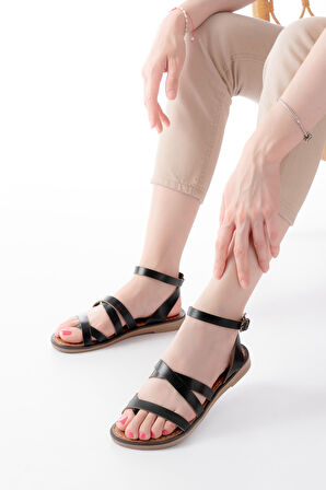 205-209 Siyah Hakiki Deri Tokalı Parmak Arası Kadın Sandalet 