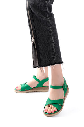 692-564 Çimen Yeşili  Ortopedik Taban Çapraz Tokalı Kadın Sandalet
