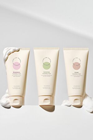 Missha Creamy Latte Strawberry Karma ve Kuru Cilt için Canlandırıcı Yüz Temizleme Köpüğü 172 ml 