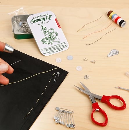 Kikkerland Emergency Sewing Kit Metal Kutulu Mini Dikiş ve Kıyafet Tamir Seti
