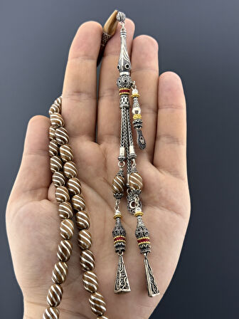 GÜMÜŞ İŞLEMELİ VE PÜSKÜLLÜ MERT AKTAŞ KUKA KAPSÜL KESİM 8X11,50