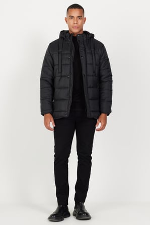 Erkek Siyah Standart Fit Normal Kesim Dik Yaka Dolgulu Outdoor Şişme Kaban Mont
