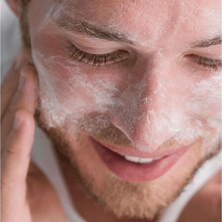 Neutrogena All-in-1 Akne Control Günlük Peeling 124 ML