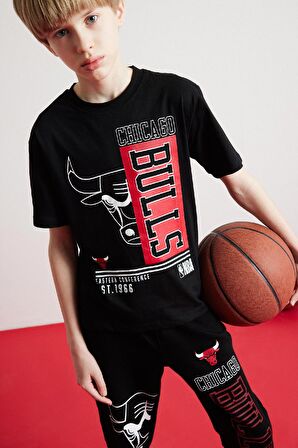 DeFacto Erkek Çocuk NBA Chicago Bulls Bisiklet Yaka Kısa Kollu Tişört D9504A825SMBK81