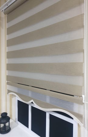 Zebra Stor Perde Organze Bej Etek Dilimli STB905
