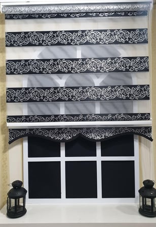Zebra Stor Perde Siyah Sarmaşık Desen Gümüş Simli  Etek Dilimli STB9300 V 03