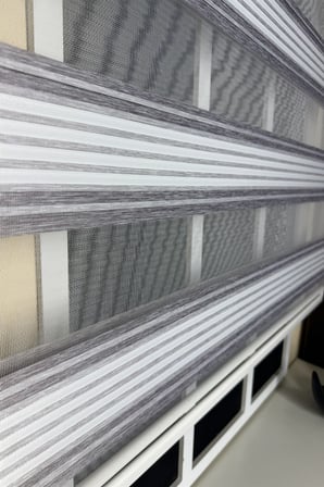 StorBurada Gri Renk Geçişli Geniş Plise Zebra Stor Perde