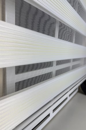 StorBurada Beyaz Zemin Krem Renk Geçişli Zebra Stor Perde