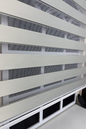 StorBurada Işık Geçirmeyen Karartma Blackout Bej Rengi Zebra Stor Perde