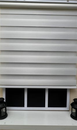 Zebra Stor Sert Plastik Kasalı Beyaz Perde STB 400V01-PD