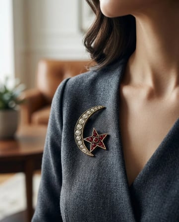 Bronz Broş Yakalık Otantik Takı Kırmızı Ay Yıldız Kristal İşlemeli Büyük Boy Kadın Yaka İğnesi