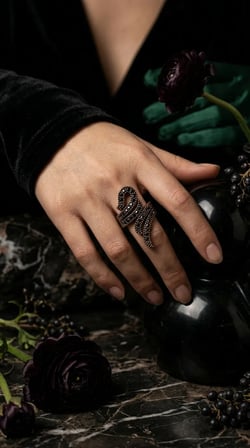Siyah Taşlı Otantik Bronz Vintage Ayarlanabilir Kadın Yüzük Tasarım Takı