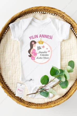 Unisex Bebek Beyaz Ilk Anneler Günün Kutlu Olsun Baskılı Yarım Kollu Bebek Body & Zıbın