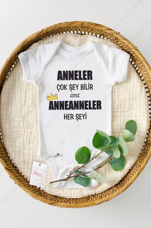 Beyaz Renk Anneler Çok Şey Bilir Ama Anneanneler Her Şeyi Baskılı Bebek Body Zıbın