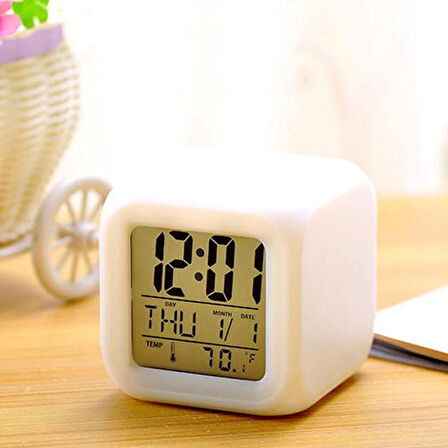 oddity 7 Renk Xxl Alarmlı Dijital Küp Lcd Işıklı Saat 8x8x8 Cm Xxl Çocuk Odası Hafıza Pilli