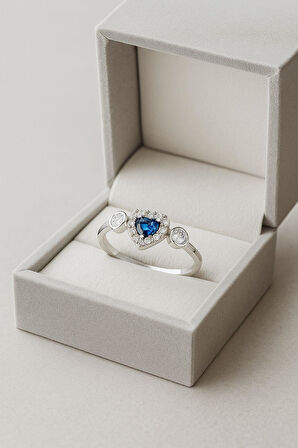 Minera Serisi Mavi Safir Zirkon Taşlı Kalp Gümüş Kadın Yüzük