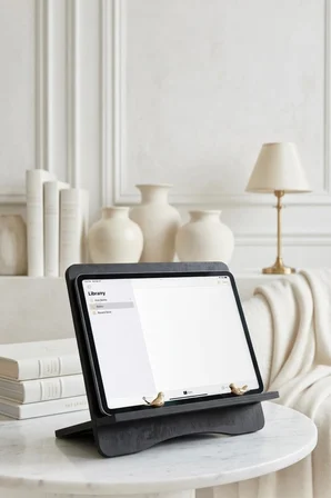 Siyah Ahşap Kitap Tablet Standı Kuş Detaylı