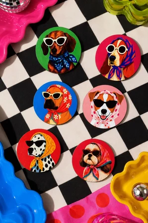 Köpek Desenli Bardak Altlığı 6’lı Set – Pop Art Tasarım, 9 cm MDF, UV Dijital Baskı