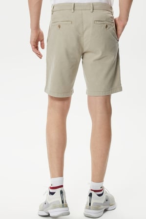Lacoste Men's Slim Fit Organic Cotton Beige Bermuda Shorts Erkek Dar Kesim Organik Pamuk Bermuda Şort Bej