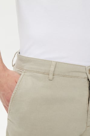 Lacoste Men's Slim Fit Organic Cotton Beige Bermuda Shorts Erkek Dar Kesim Organik Pamuk Bermuda Şort Bej