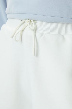 Lacoste Women's Loose Fit Cotton Shorts Kadın Bol Kesim Pamuk Şort Beyaz