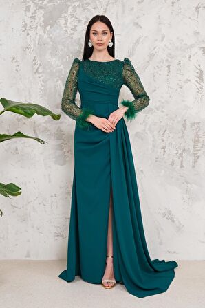 Yeşil Göğüs Detay İşlemeli Yırtmaçlı Uzun Abiye Elbise