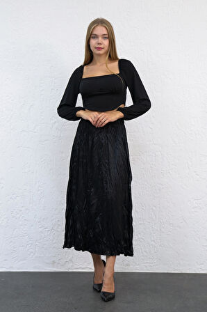 Siyah Kendinden Kırışık Saten Etek