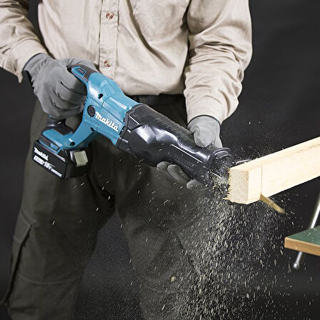 Makita DJR186RFE 18 V Çift Akülü Tilki Kuyruğu Testere